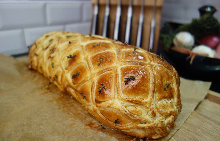 Beef Wellington with red wine jus