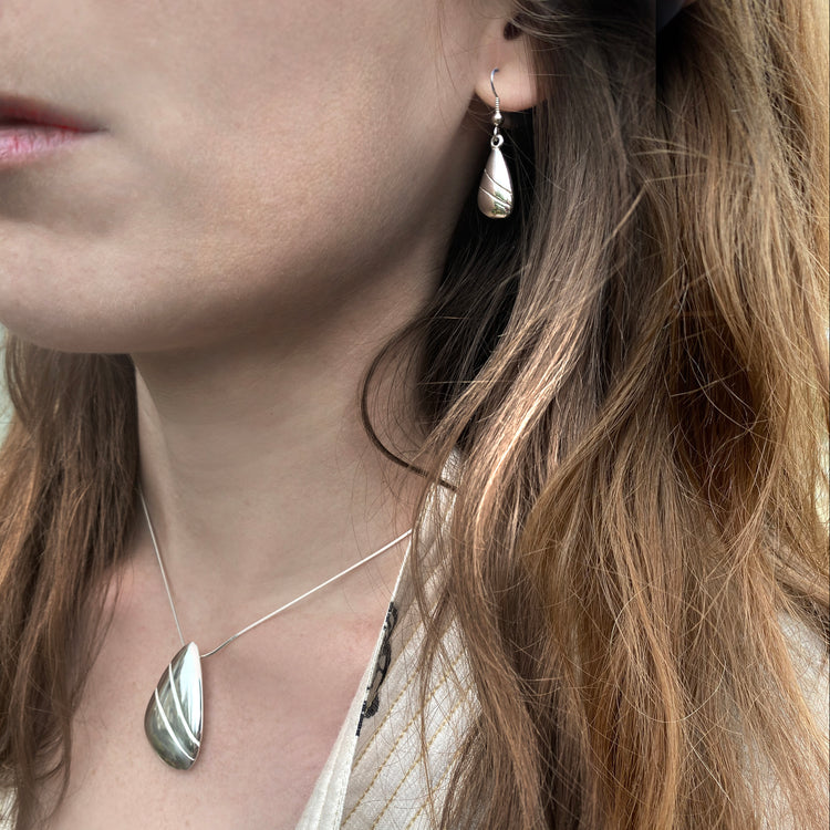 Isla Necklace and Earrings Set